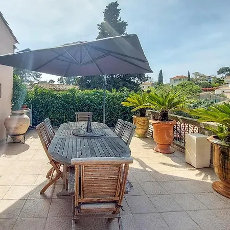 3 Bedroom Stunning In Les Montpellie Holiday home *